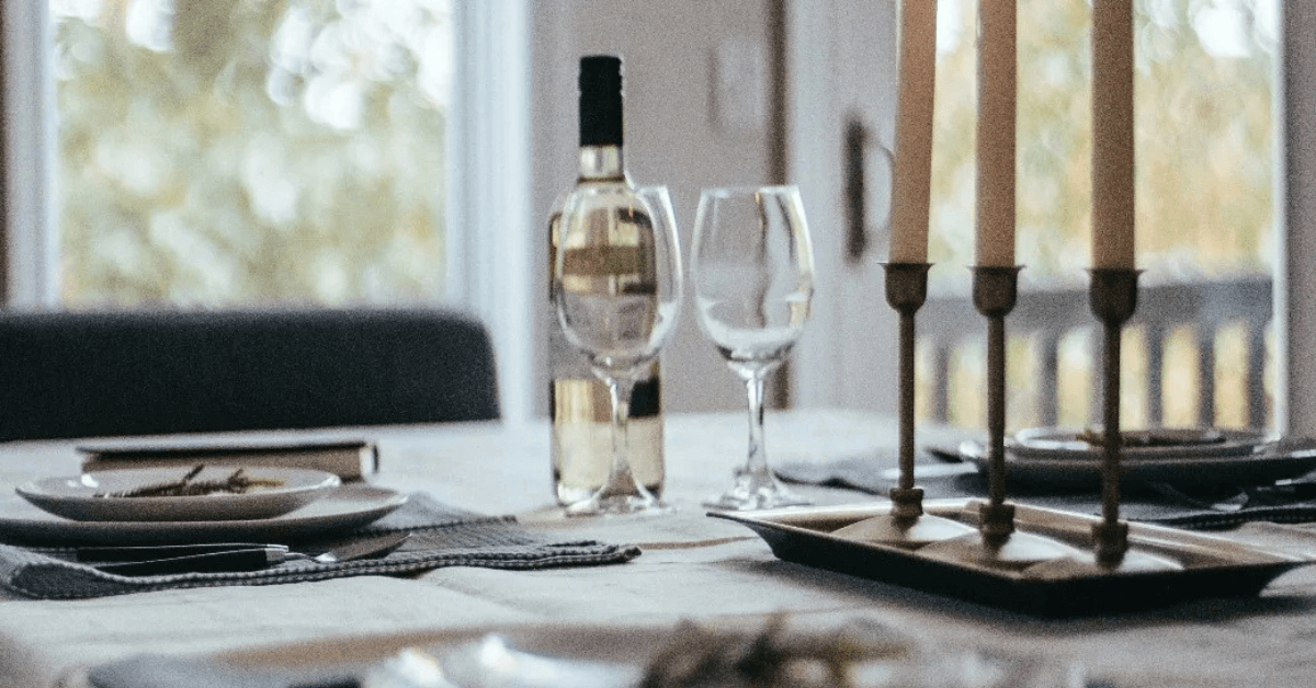 Seven sets the table for Kitchen Nightmares - eureka